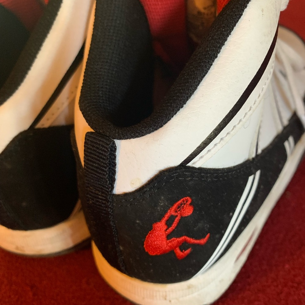 Boy’s Size 1 Shaq Basketball Tennis Shoes Sneakers…Good Condition! - Picture 2 of 7